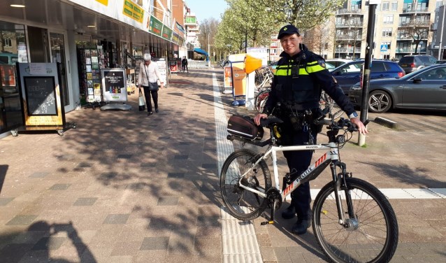 Jeanet Smith is een van de agenten die 'corona-diensten' draait in de gemeente Amersfoort.