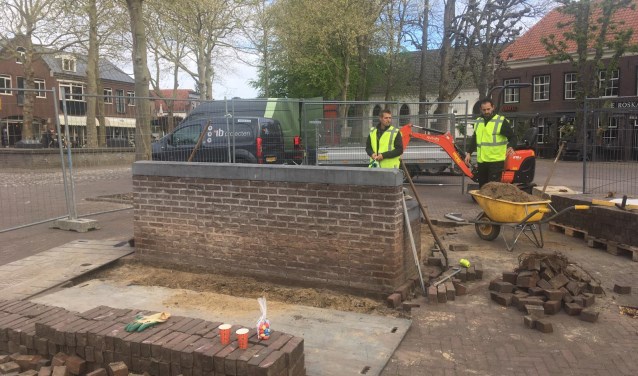 De werkzaamheden voor plaatsing van het monument zijn begonnen.