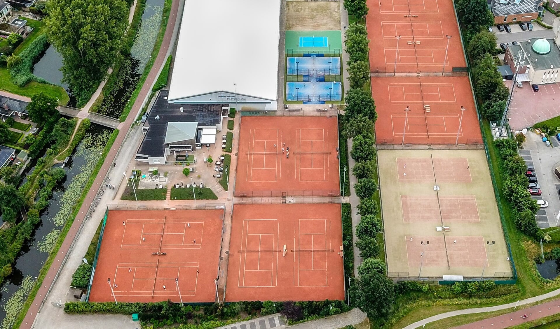 Overzichtsfoto van tennispark De Watermolen.