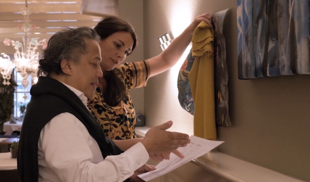 <p>Ron Grillet en Miriam de Jong in hun zaak Miro</p>