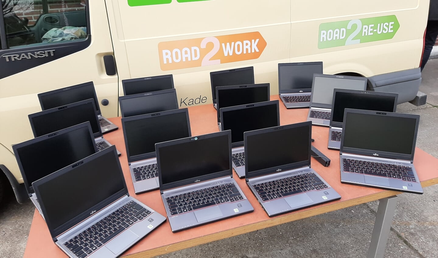 De eerste zestien laptops zijn voor leerlingen van MBO Amersfoort.