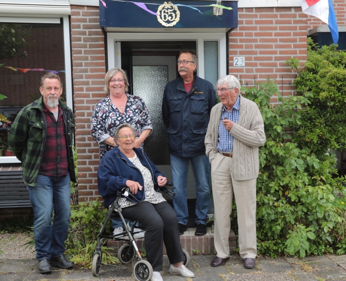 v.l.n.r Rob, Ellen, Willem, Jelle, zittend Eltje