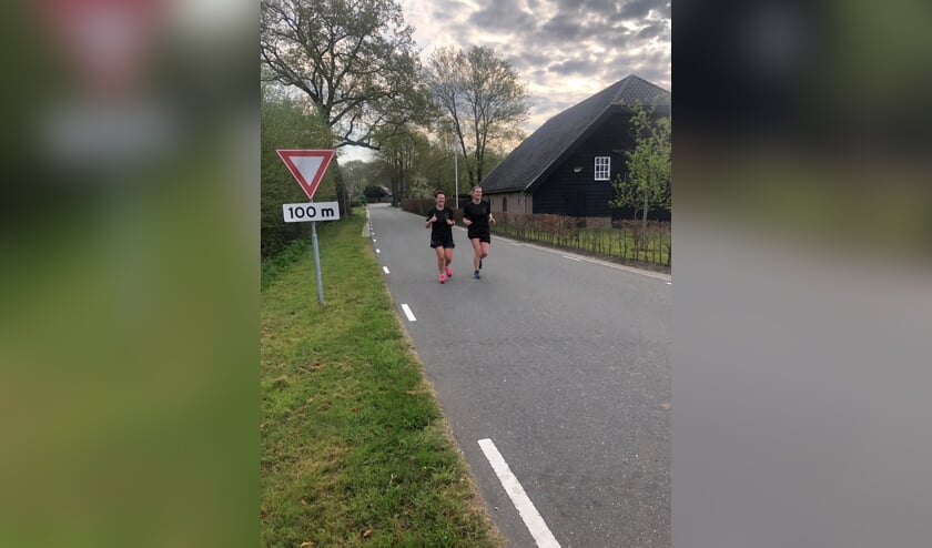 De dames in actie in het buitengebied van Nijkerk.