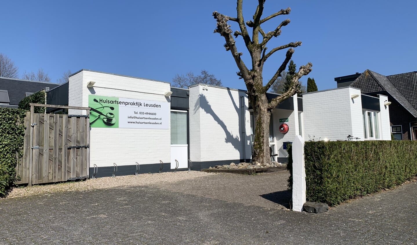 De huisartsenpraktijk Leusden aan de Asschatterweg.