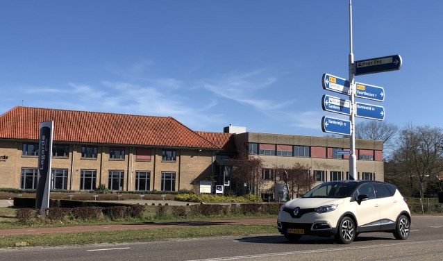 Bij de reconstructie van de Voorthuizerstraat moet rekening worden gehouden met de bestemming van het voormalige Sligro-pand