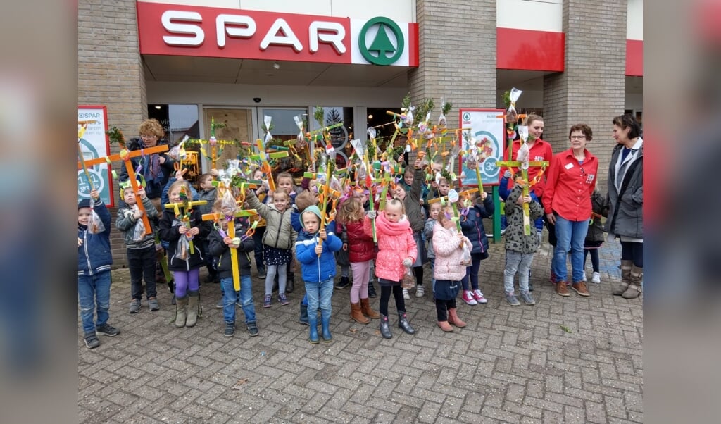 De Palmpasenoptocht is een traditie bij de winkel in Achterveld, maar kan dit jaar niet gehouden worden.