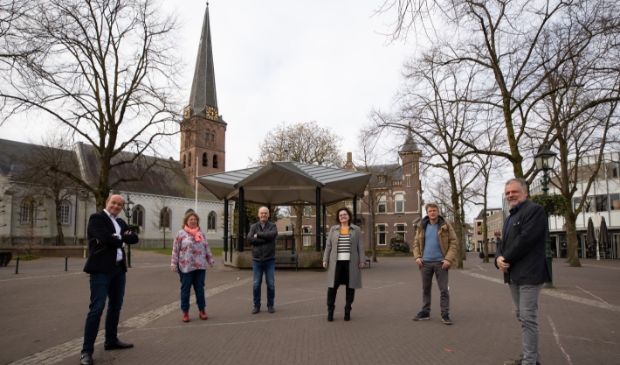 <p>Het team dat werkt aan de Baarnsche Courant bij de start van het jubileumjaar.</p>