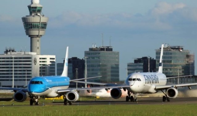 Taxiënde vliegtuigen.