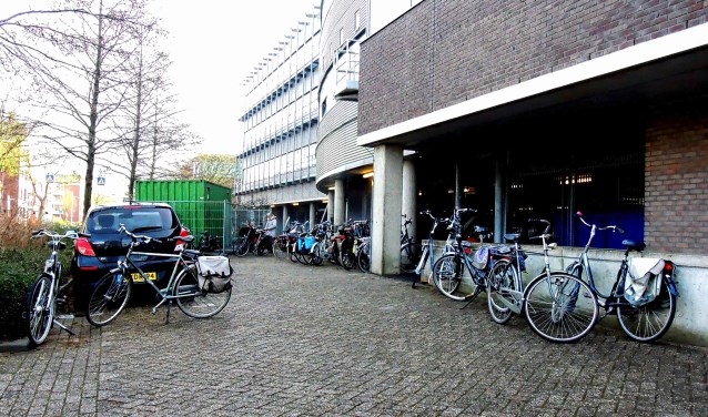 Het COA heeft het belastingkantoor in de Gildenwijk aangekocht