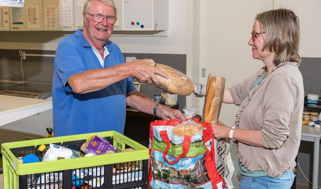 Ook in tijden van corona staan de vrijwilligers van de Voedselbank Houten klaar voor iedereen die te weinig geld overhoudt om genoeg eten te kopen.