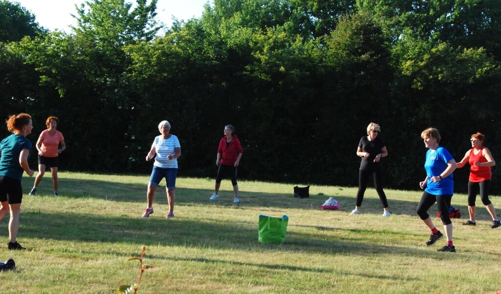 Conditietraining vlak bij de sporthal.