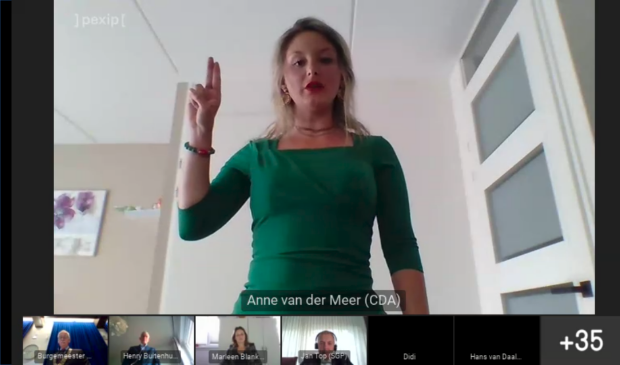 Anne van der Meer (CDA) digitaal beëdigd als raadslid ...