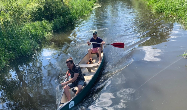 Danny Weijman, voorin de kano, heeft zijn plan van zeven jaar geleden tot uitvoering gebracht.