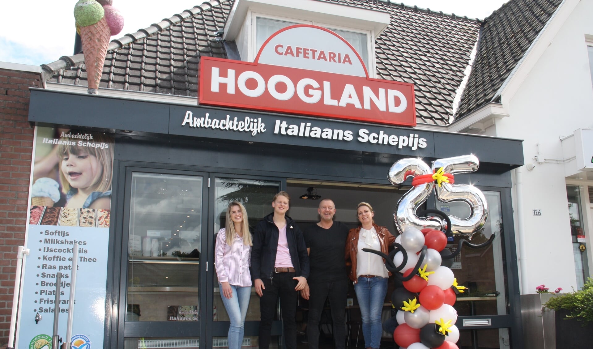 Al vijfentwintig jaar is Cafetaria Hoogland een begrip.