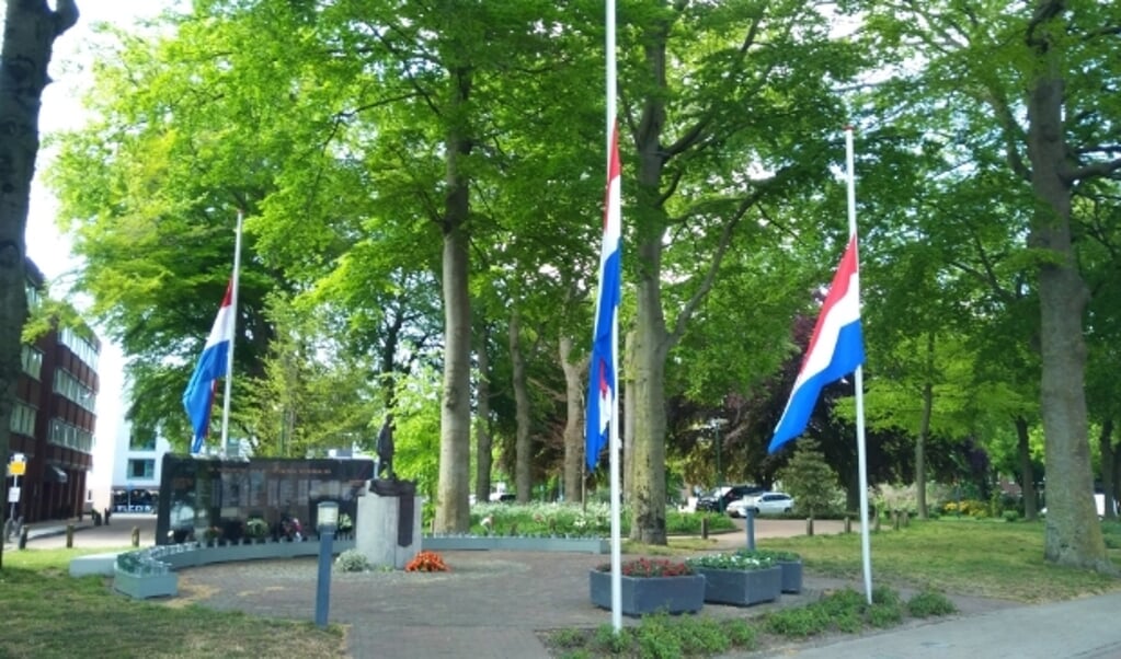 Ook in Veenendaal is Dodenherdenking zonder publiek verlopen. (Foto's: Pieter Vane)