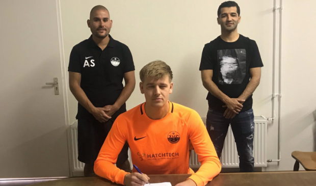 Van de Weerdhof tekende zijn contract blindelings.
