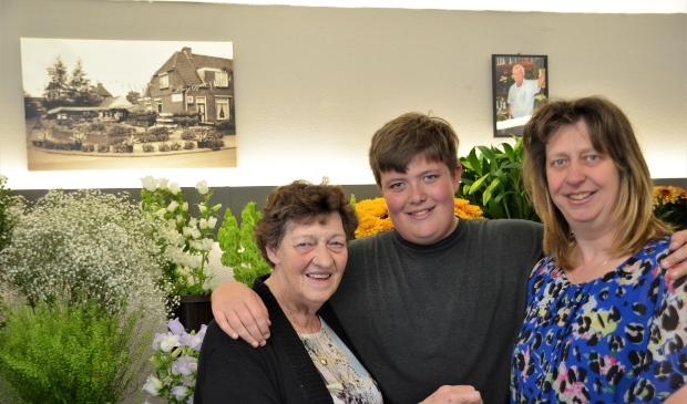 Van links naar rechts: moeder Wilma, zoon George Spiering en Mariandel