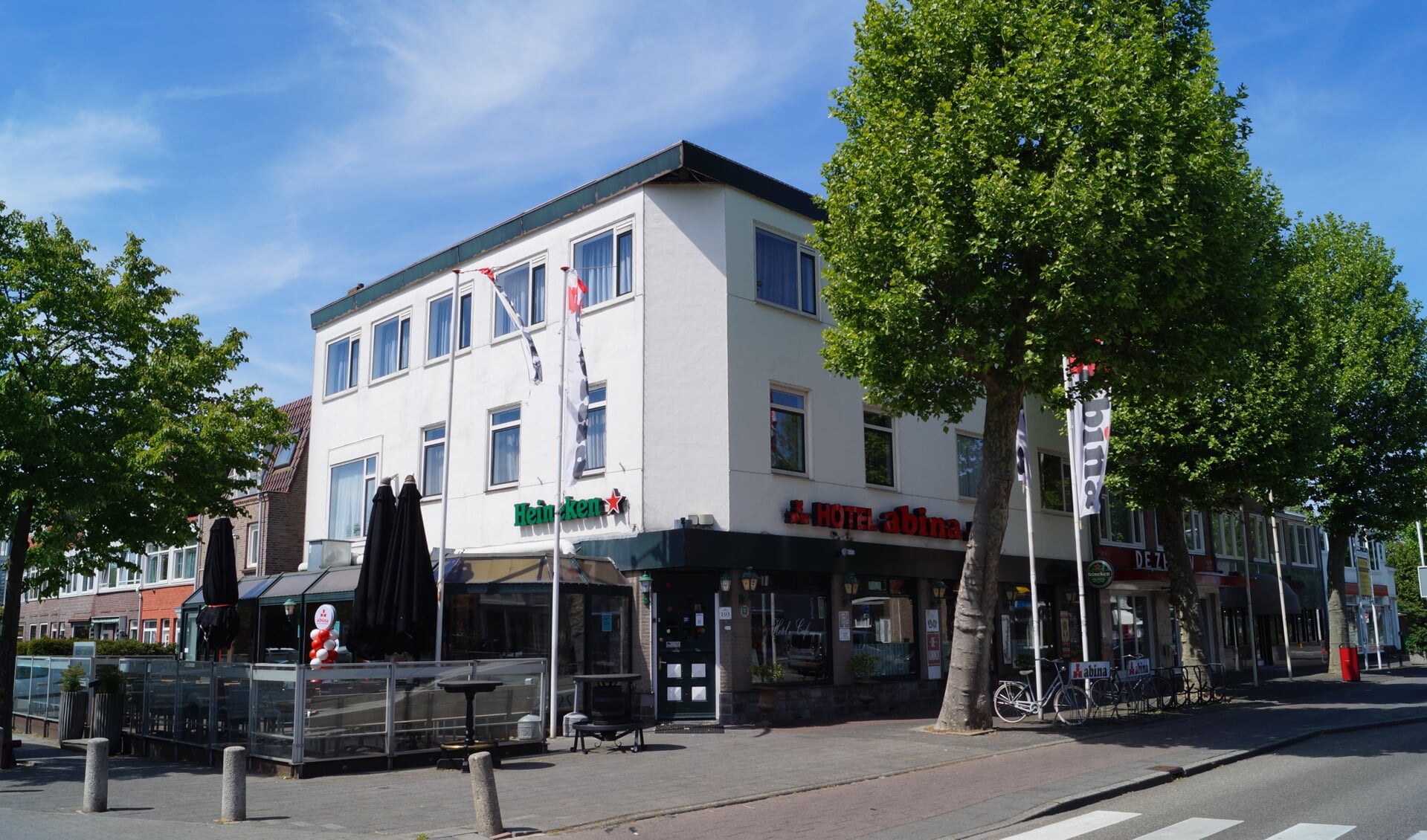 Hotel café restaurant Abina aan de Amsterdamseweg.