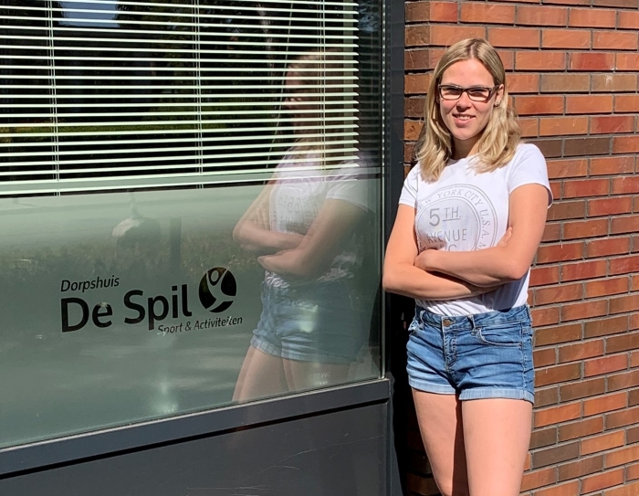 Jonge mantelzorger Sharon is blij met de steun van jongerenwerker