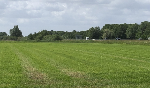 <p>Een strook langs snelweg A28 kan plek bieden aan windmolens en zonnepanelen.</p>