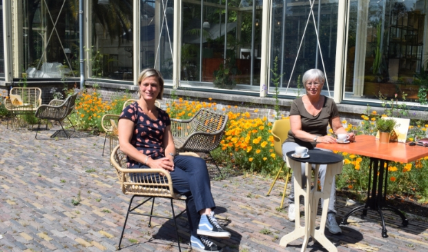<p>Lied Borgman op het terras van de Wintertuin.</p>