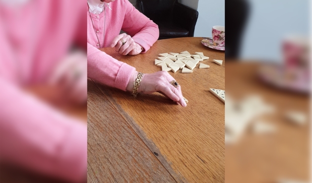 Spelletjes spelen is een van de bezigheden bij de King Arthur Groep.