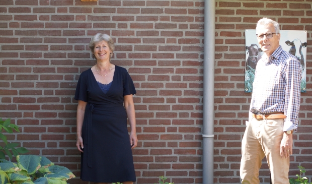 Joke van Heezick en Jaap Roele vertellen over hun manieren om senioren door deze crisis heen te slepen.