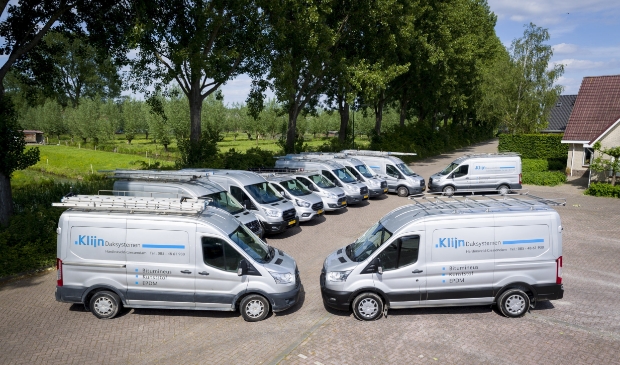 Ardea Auto levert nieuwe Transits aan Klijn Daksystemen.