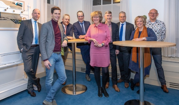 Hans Boer (derde van links) is benoemd tot fractievoorzitter.