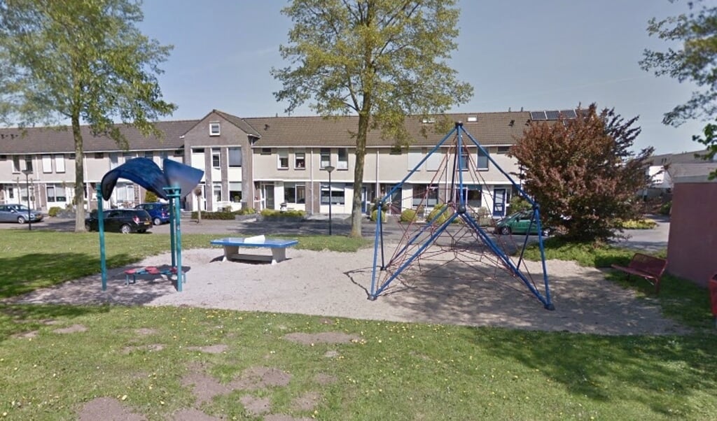 De gemeente wil in juni de speelplekken op het grasveld tussen de Kramsvogel en de Tureluur vervangen. 
