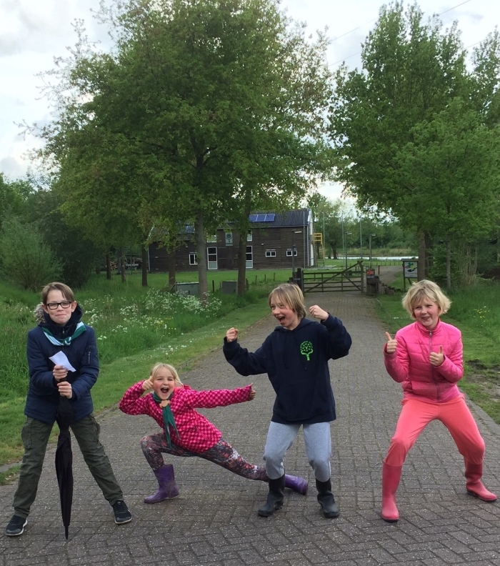 Welpen verheugen zich op hun wekelijkse opkomst bij de blokhut.