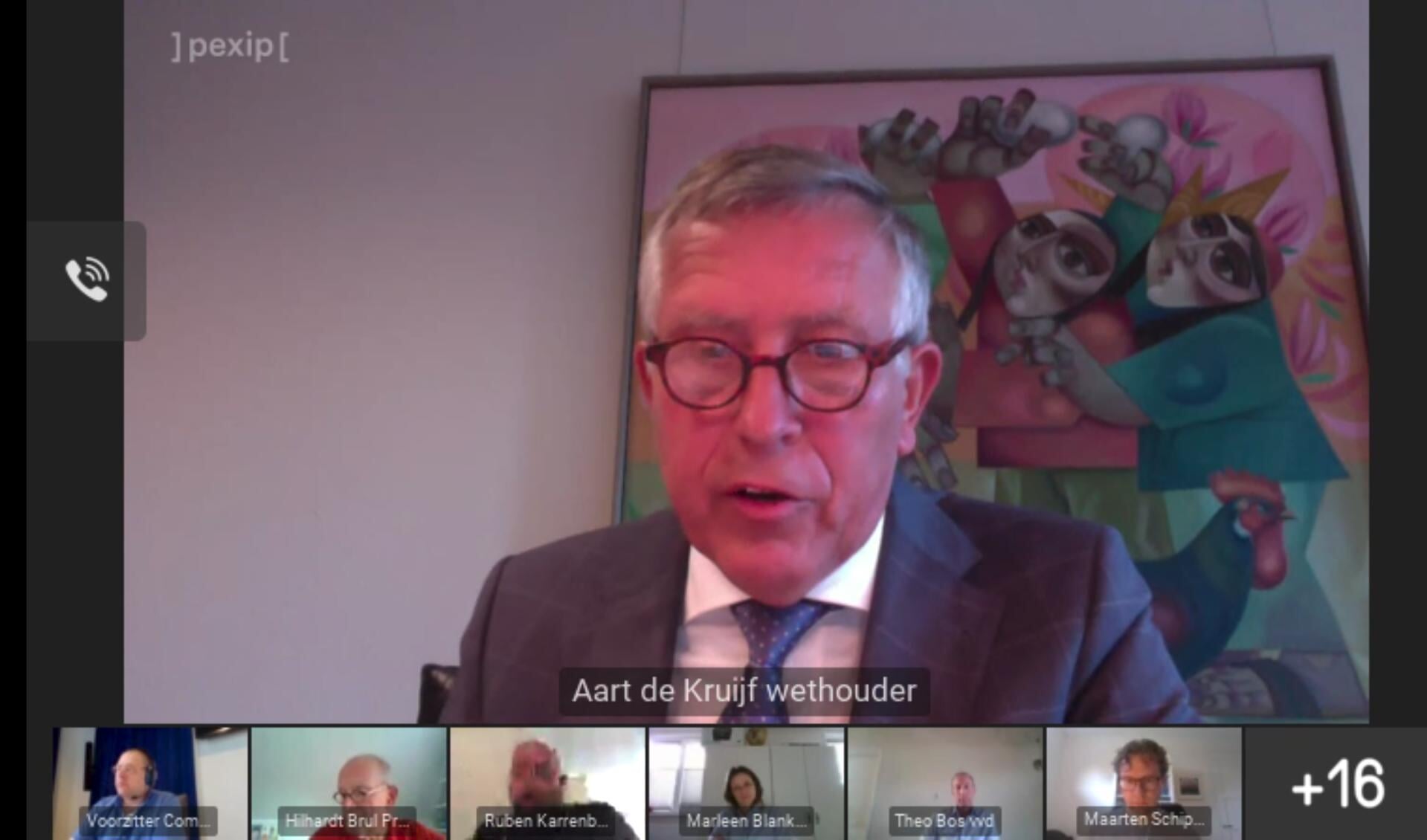 Wethouder Aart de Kruijf geeft zijn toelichting tijdens de online vergadering.