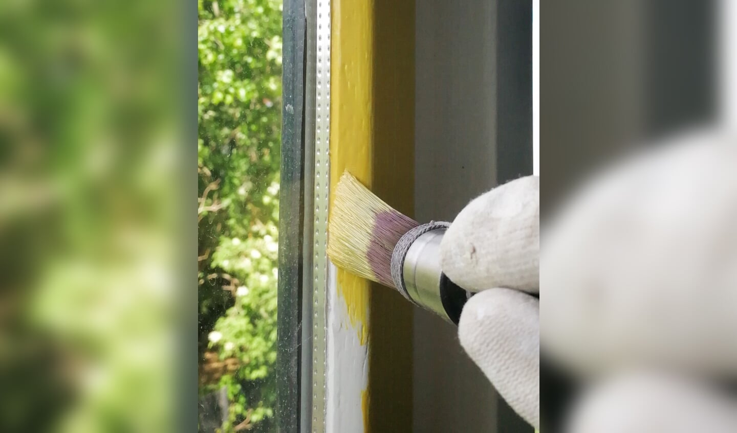 De Cling-on kwast geeft de verf gelijkmatig af met een fijne streepvorming en ligt evenwichtig in de hand.