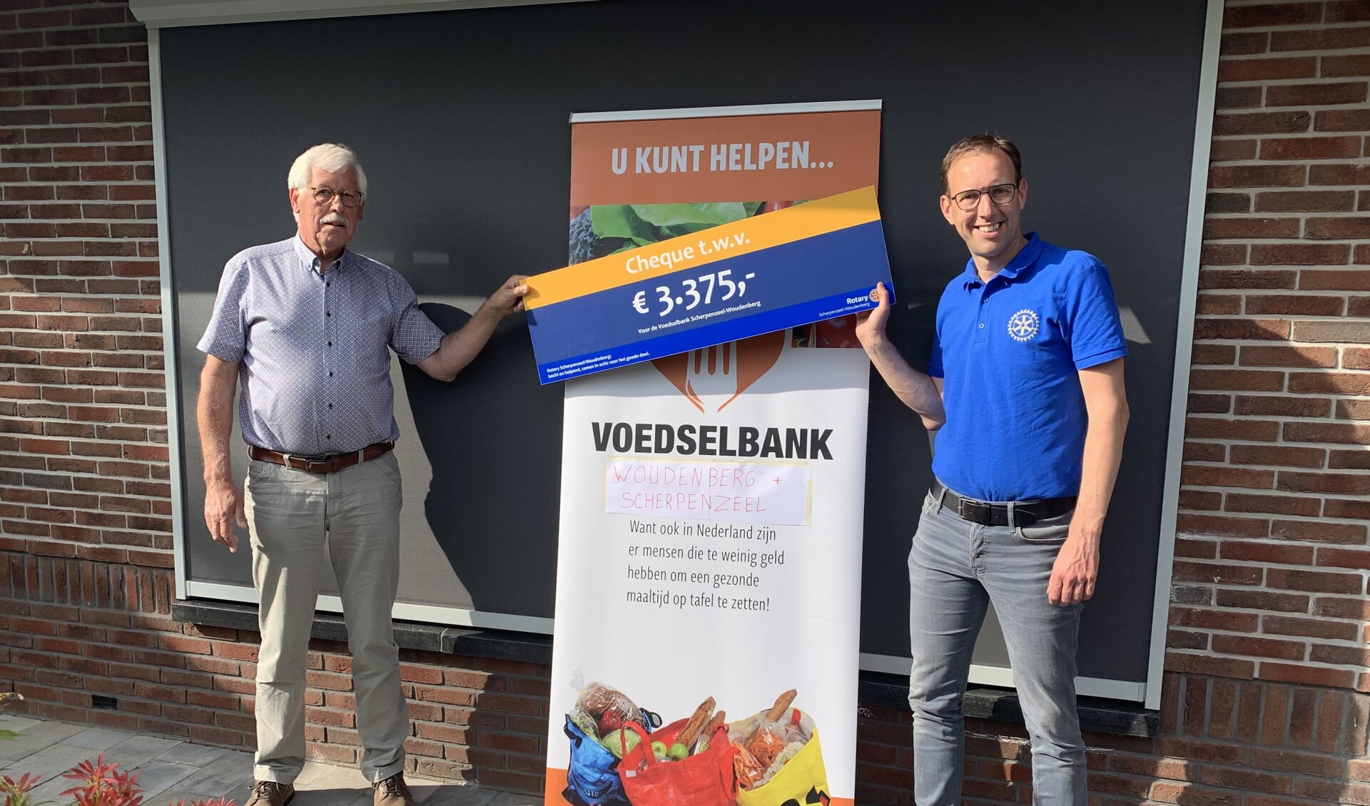 Voedselbank krijgt cheque uitgereikt van Rotary