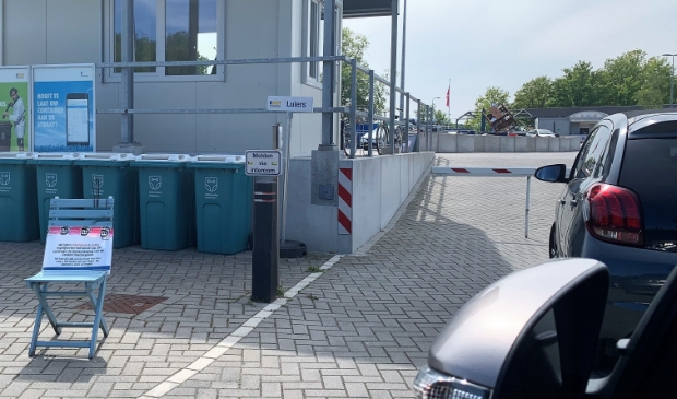 Vanaf dinsdag mogen meer bezoekers tegelijk hun afval wegbrengen.