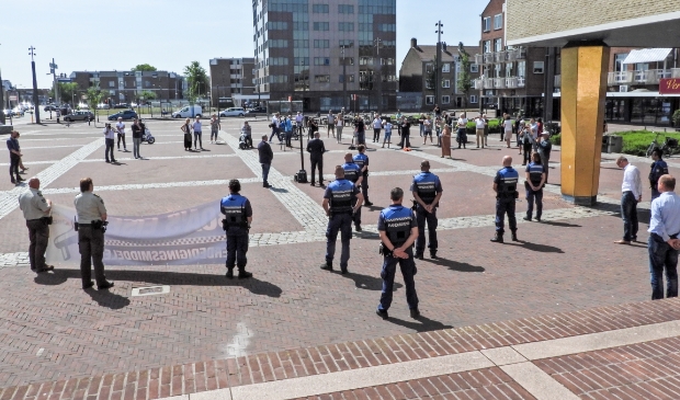 Buitengewoon opsporingsambtenaren (boa’s) voerden vorige week dinsdag om 12.00 uur actie op Plein 1945 in IJmuiden.