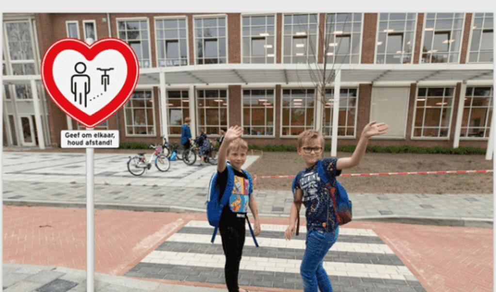 Laat de kinderen zo veel mogelijk alleen naar school gaan, en anders in elk geval niet met de auto. Dat is het advies van Veilig Verkeer Nederland.