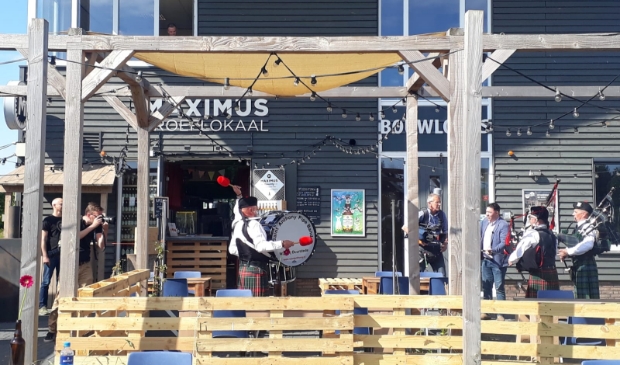 De 'Schotten' op het terras