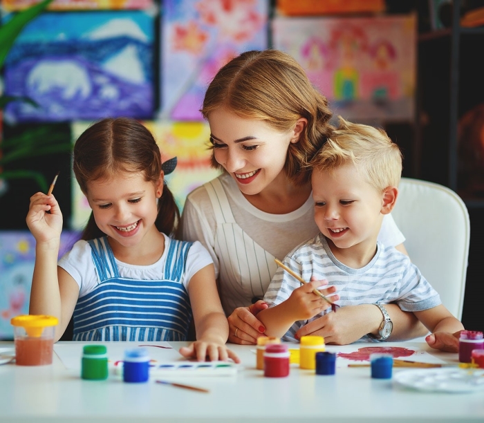 speldende kinderen met ouder