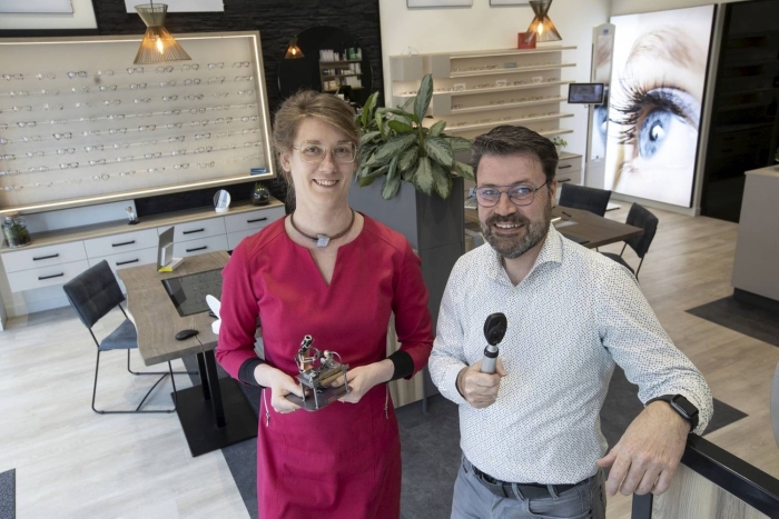 Ellie Hovestadt en Ronald Kilian in hun optiekwinkel in Gorinchem.