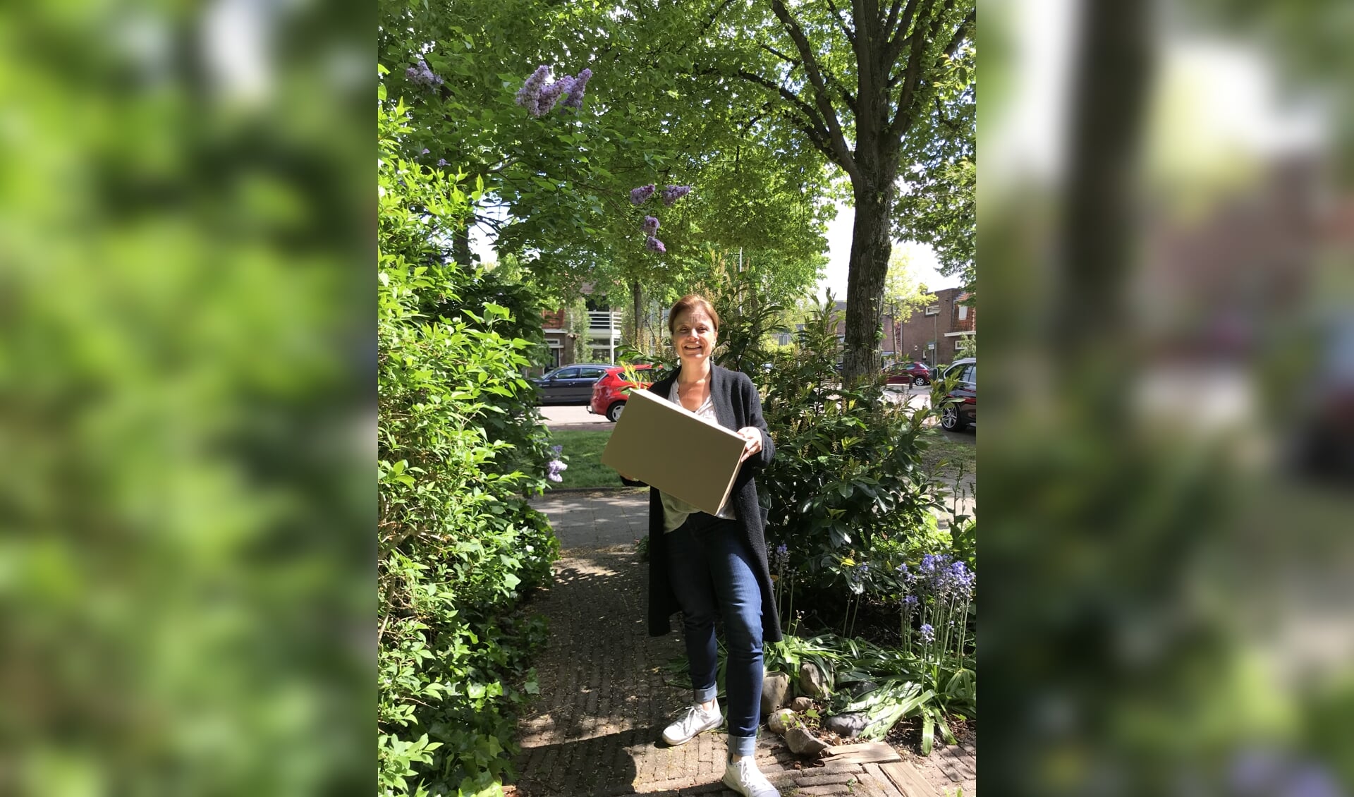 Esmée Beekman bezorgt een Foodbox.