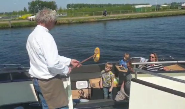 Rederij Van der Meer biedt service aan andere boten.