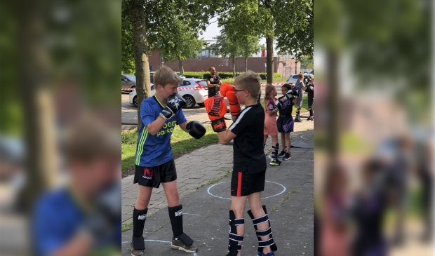 Kickboksen in de buitenlucht Houtens Nieuws Nieuws uit de regio Houten