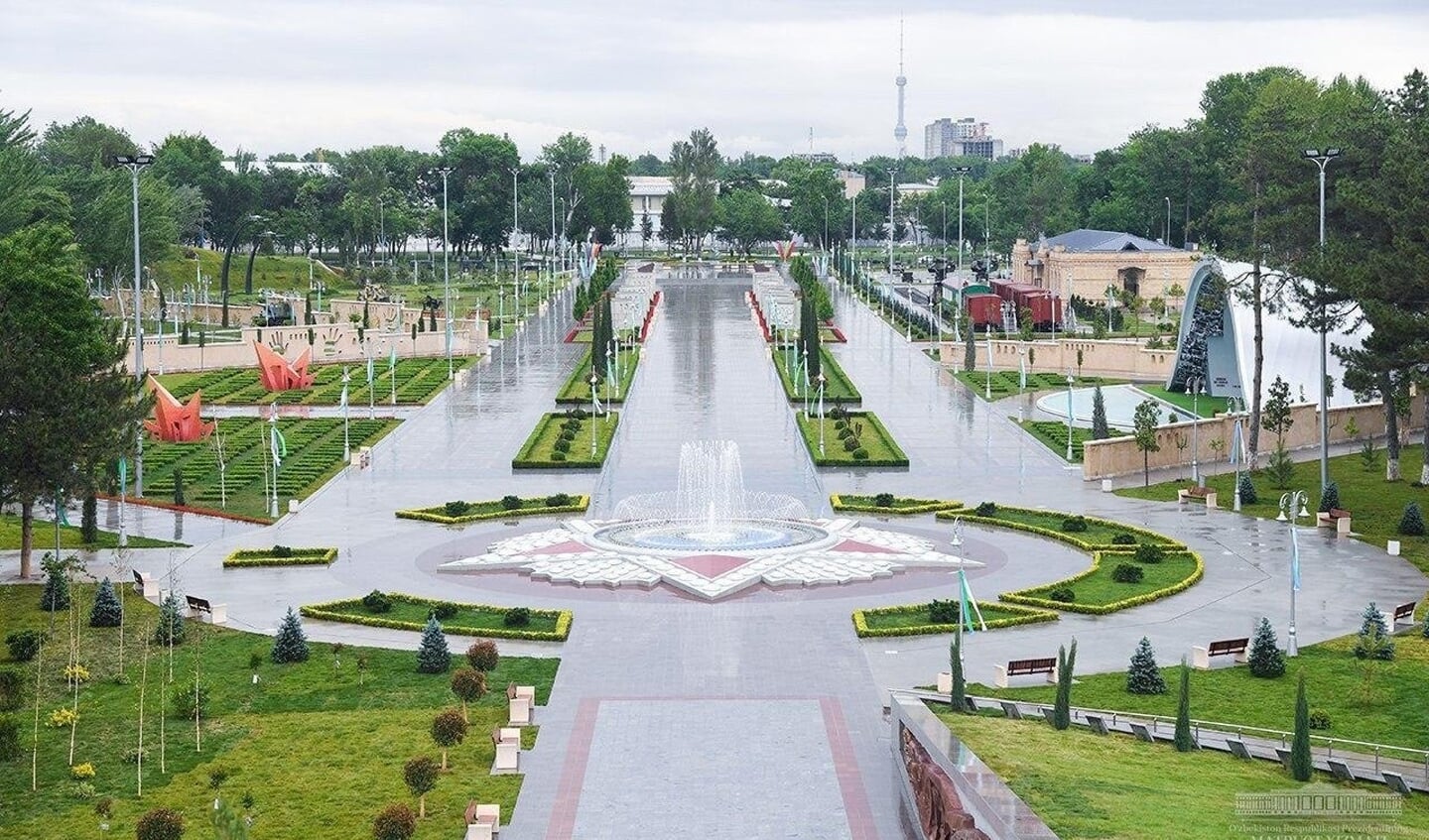 Overzichtsfoto van het nieuwe Overwinningspark in Tasjkent.