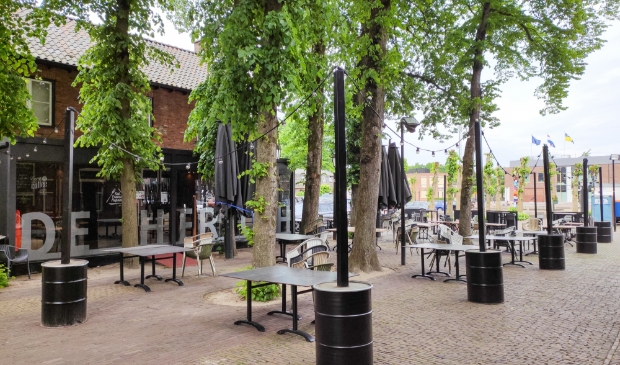 Terrassen worden tijdelijk verruimd als onderdeel van de maatregelen.