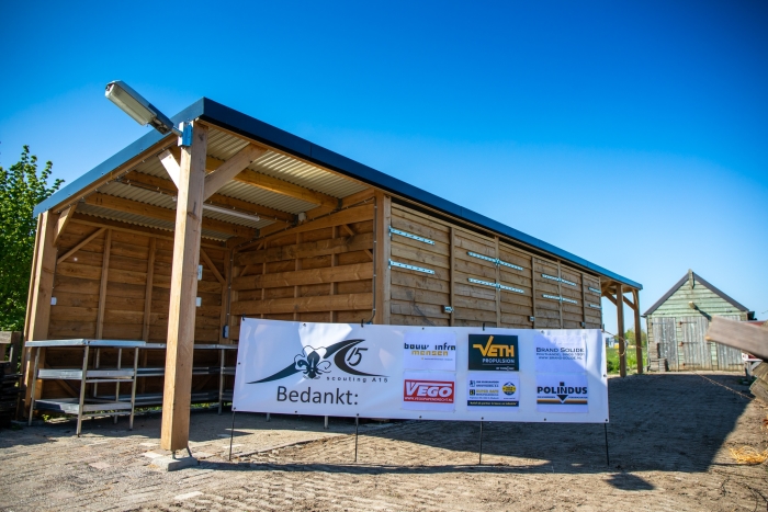 Het houthok met sponsors
