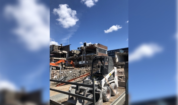 Op het Dik Tromplein wordt momenteel flink gesloopt.