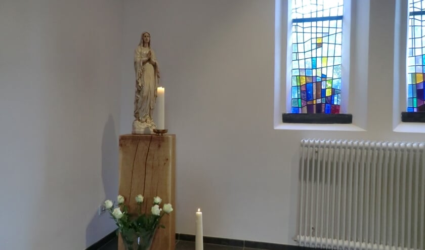 Bloemenhulde aan Maria in de kapel