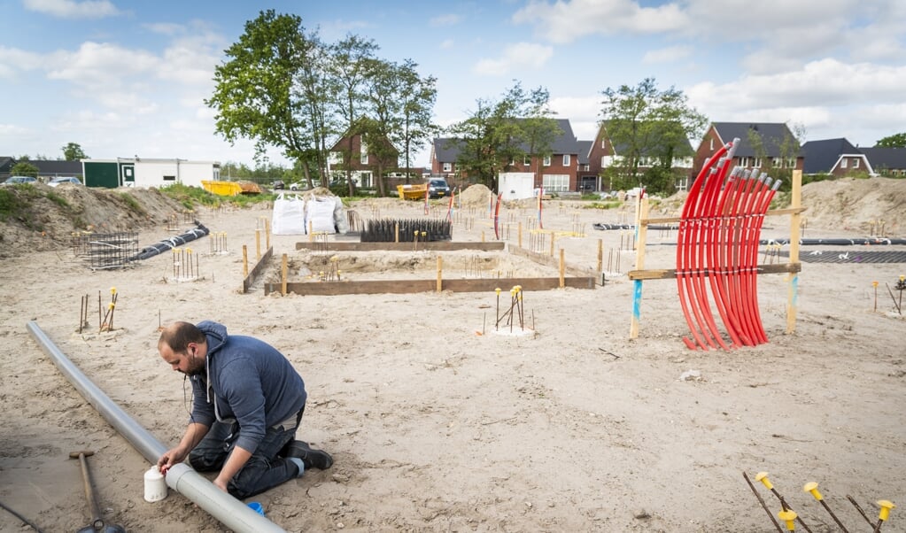 Vanmorgen zijn de werkzaamheden gestart voor de bouw van zorgcentrum Dwarsakker in Zwartebroek. 