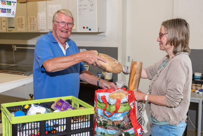 Ook in tijden van corona staan de vrijwilligers van de Voedselbank Houten klaar voor iedereen die te weinig geld overhoudt om genoeg eten te kopen.